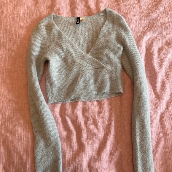 H&M Sweaters - Icy blue eyelash sweater❄️